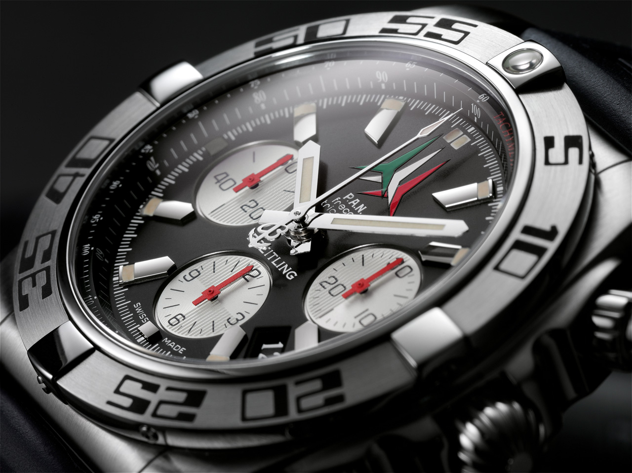 BREITLING chronomat frecce tricolori_03 Chronomat 44 Frecce Tricolori cover dial
