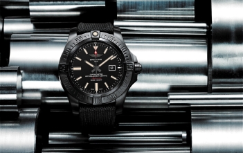 Breitling Avenger Blackbird