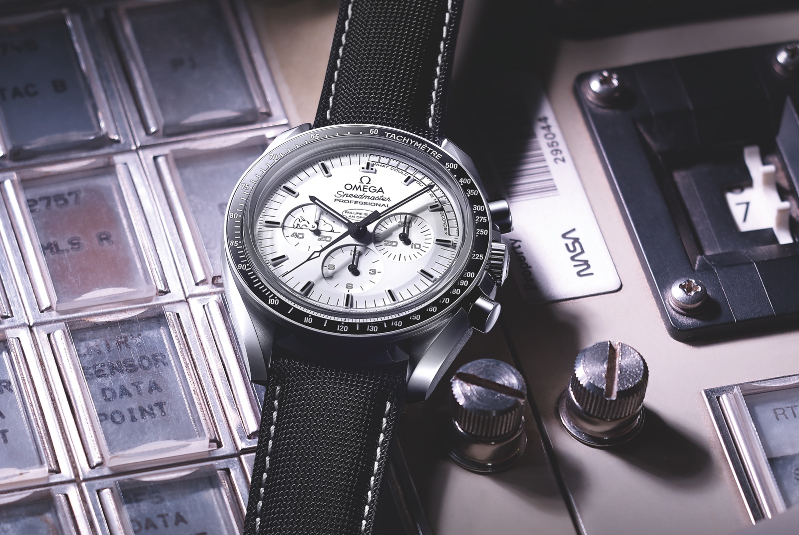 Speedmaster-Silver-Snoopy-Award-Mood
