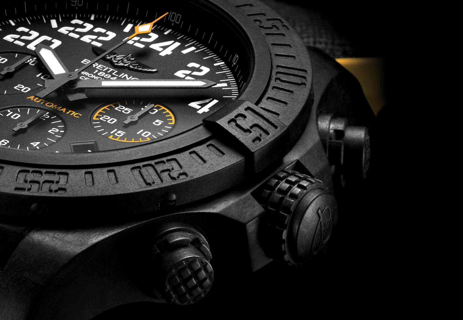 Breitling Avenger Hurricane - detail