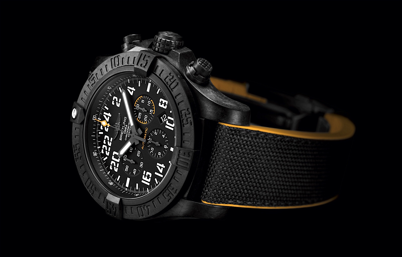 Breitling Avenger Hurricane - side