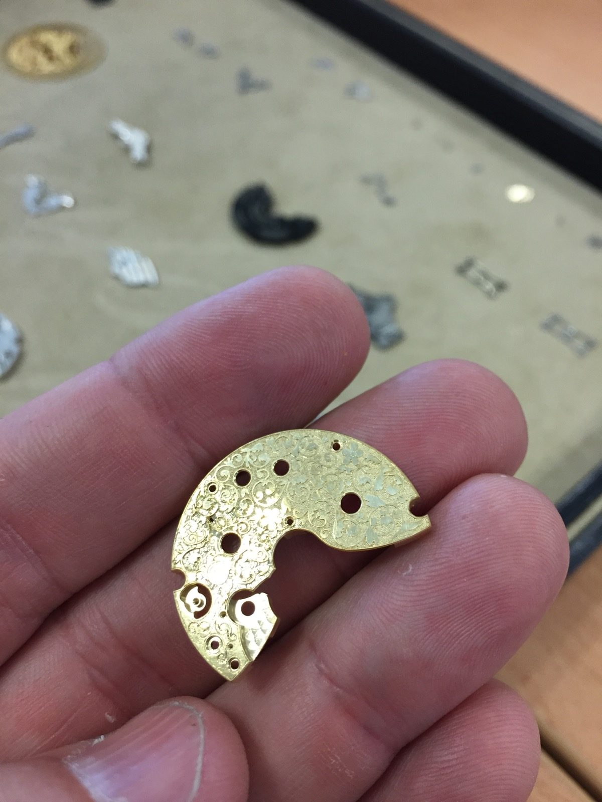 Chopard Manufacture - grabado fleurissane