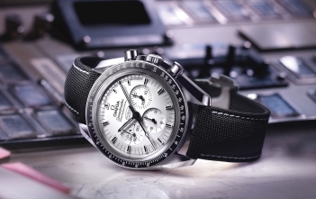 Omega Speedmaster Apollo 13 Silver Snoopy Award - Video