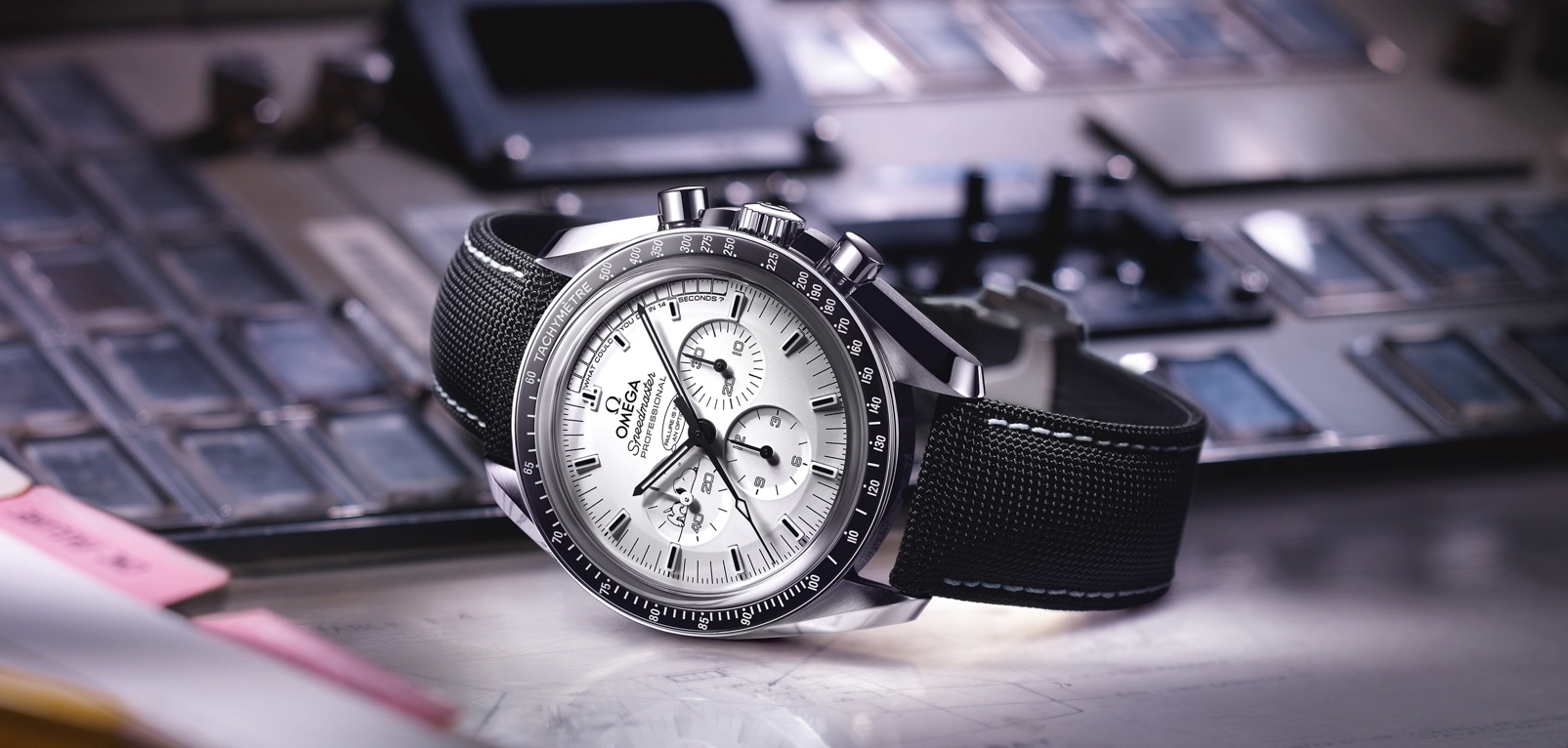 Omega Speedmaster Apollo 13 Silver Snoopy Award - Video