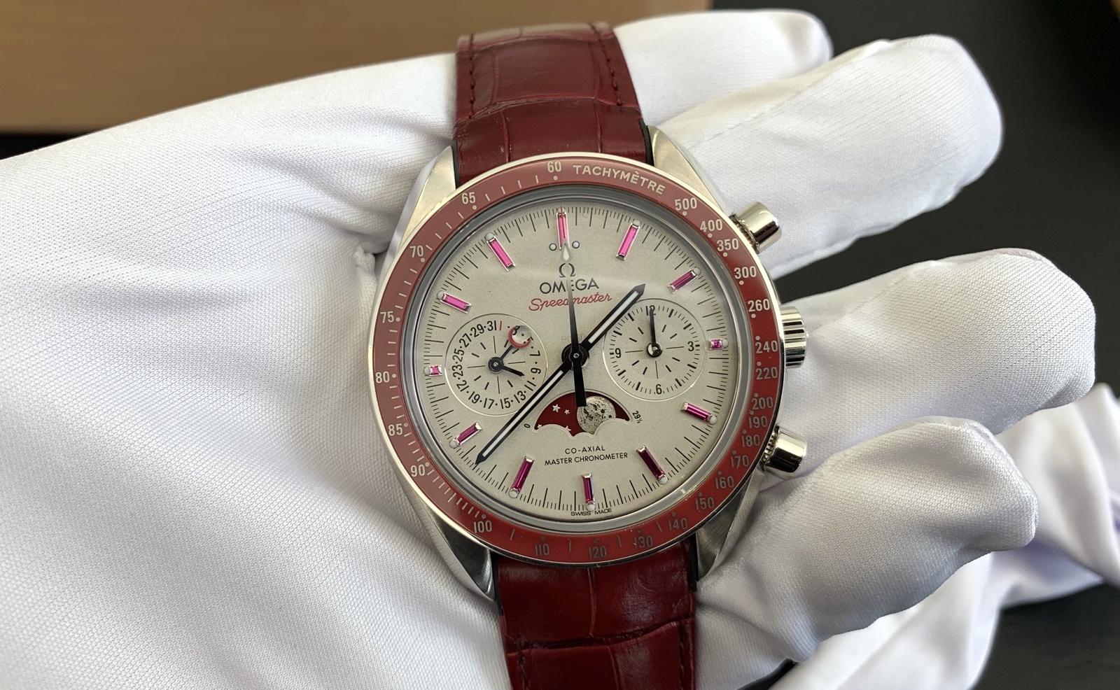 Omega Speedmaster Moonphase Platinum-Gold Red