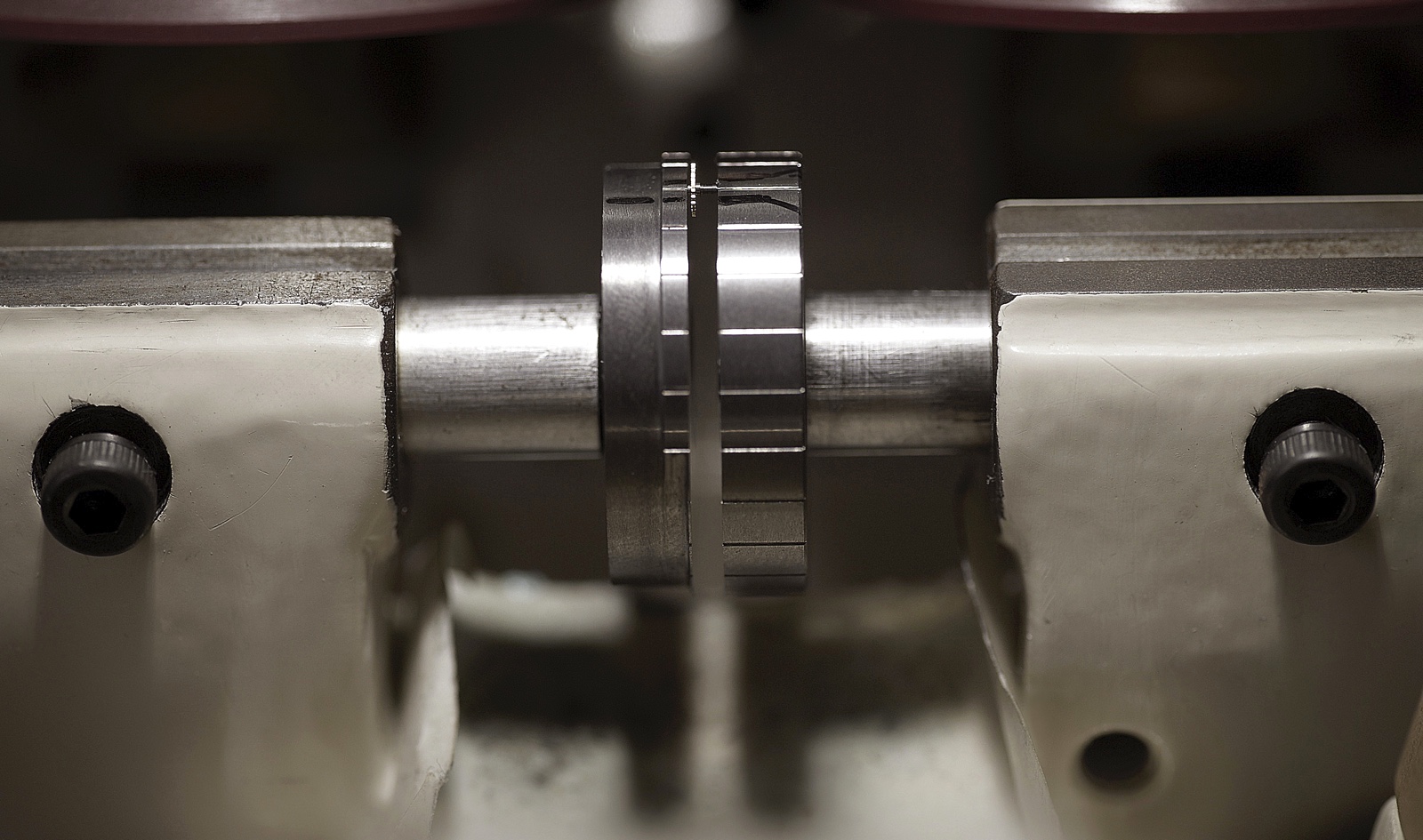 Bovet 1822 - Pivot burnishing