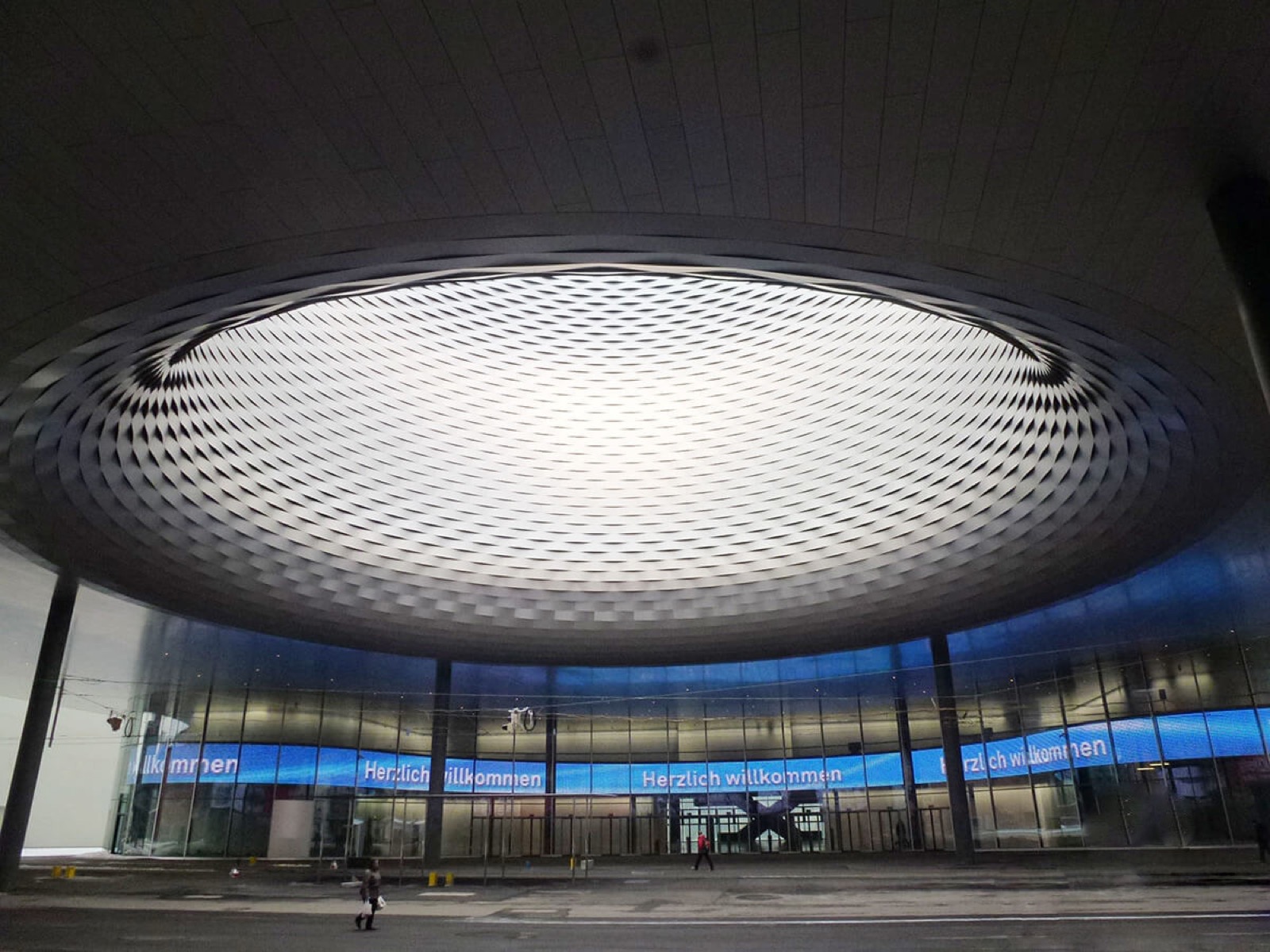 El nuevo aspecto de la Messeplatz al inaugurar Baselworld 2013