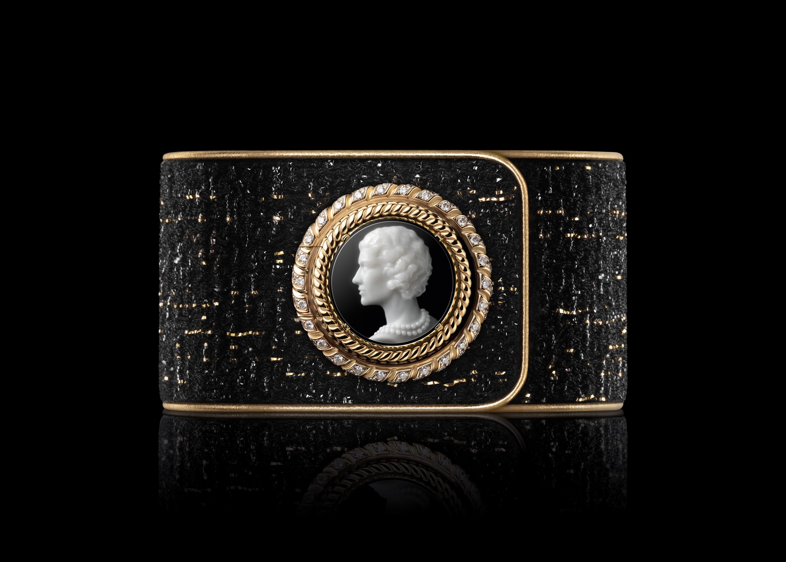 Chanel Mademoiselle Prive Bouton - camafeo closed
