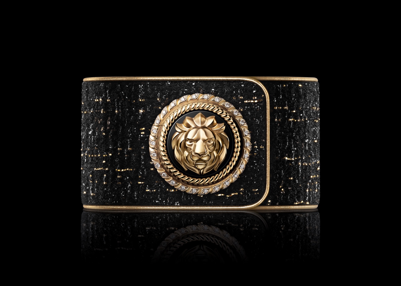 Chanel Mademoiselle Prive Bouton - lion closed