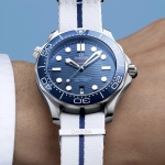 Omega añade nuevos modelos a su colección de correas NATO.