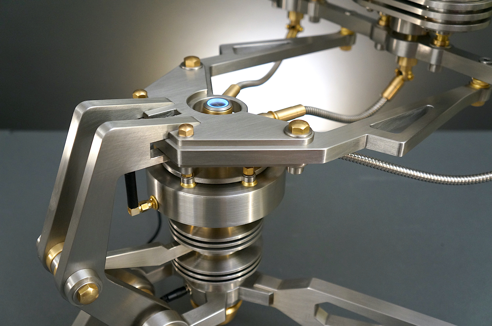 MB&F Nixie Machine III - base