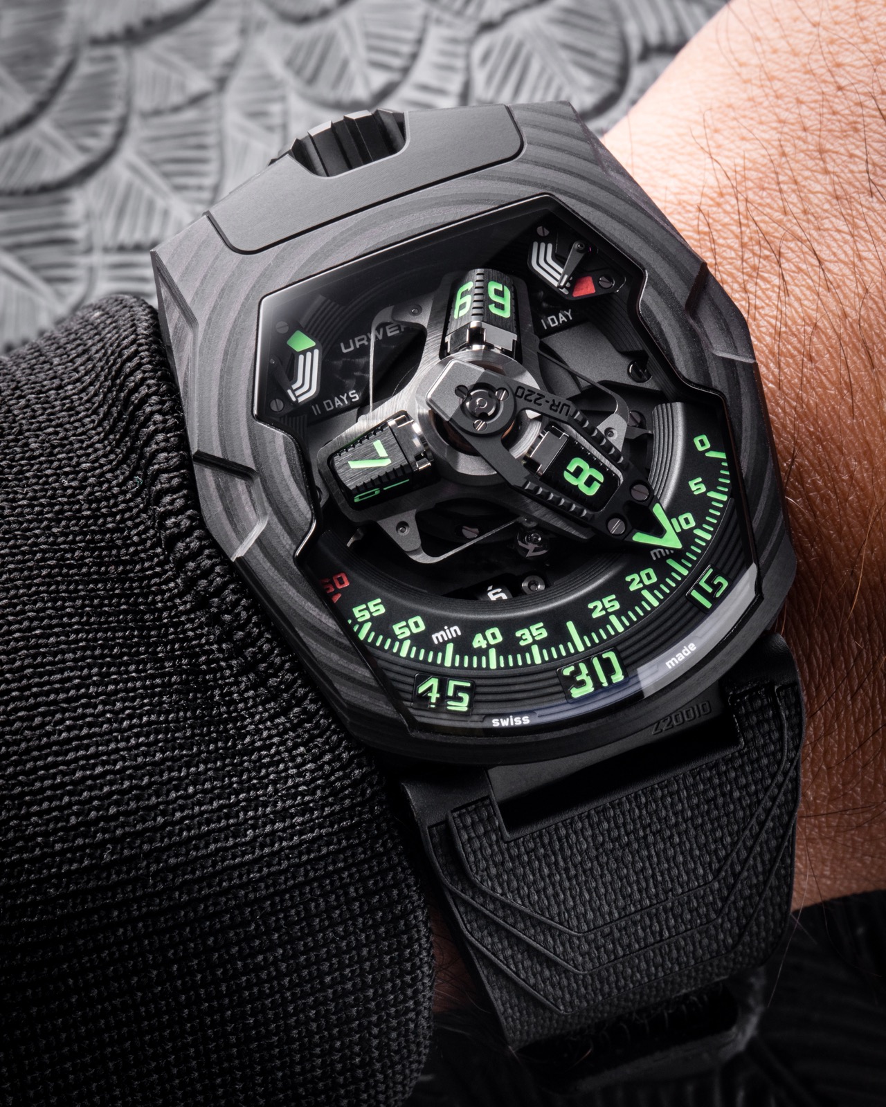 Urwerk UR-220