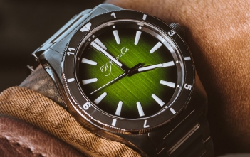 H. Moser & Cie Pioneer Centre Seconds Rotating Bezel C.02 for Collective Horology