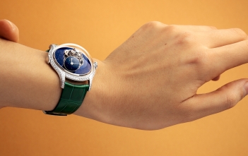 MB & F Legacy Machine FlyingT Lapis Lazuli - cover