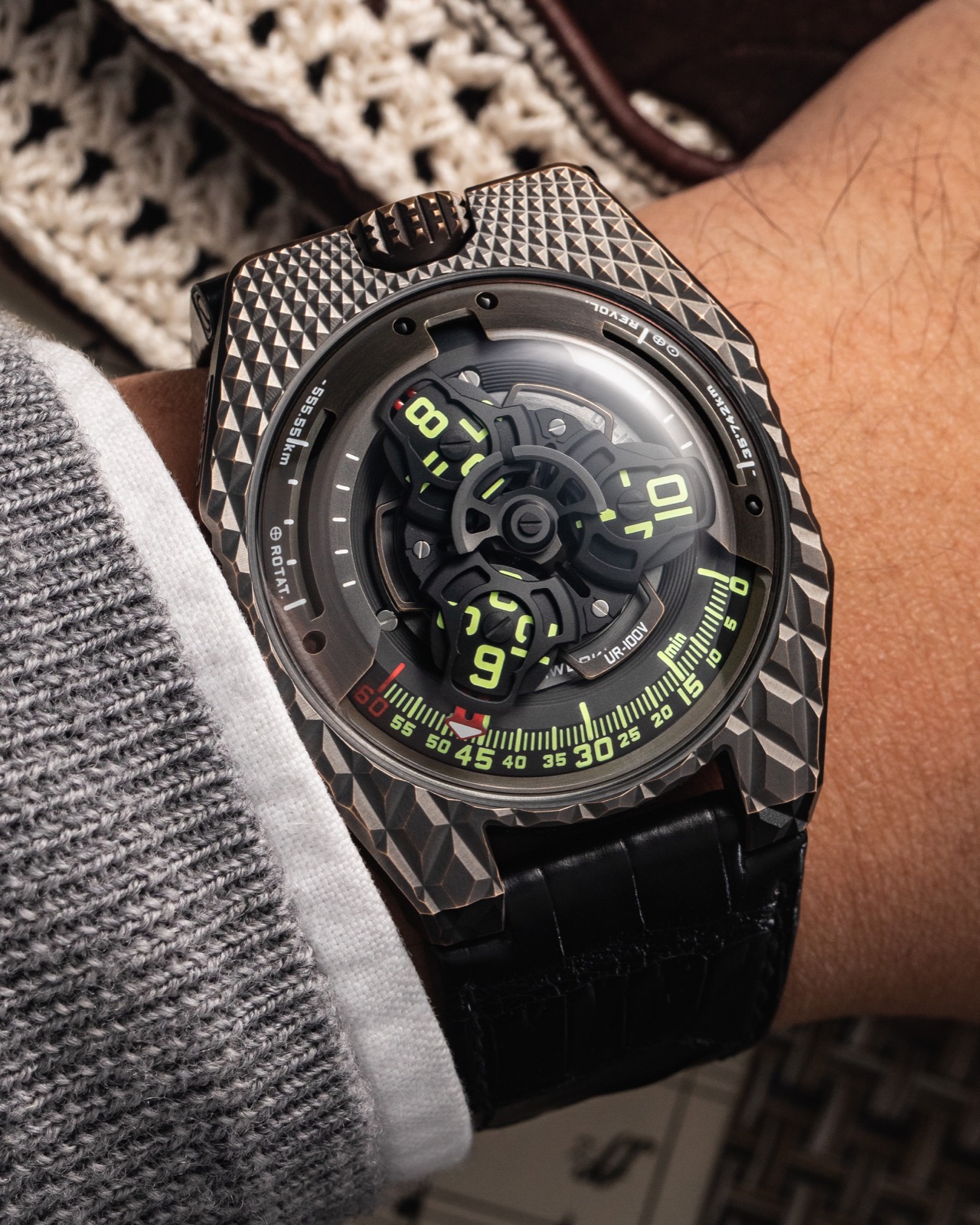 URWERK UR-100V T-Rex