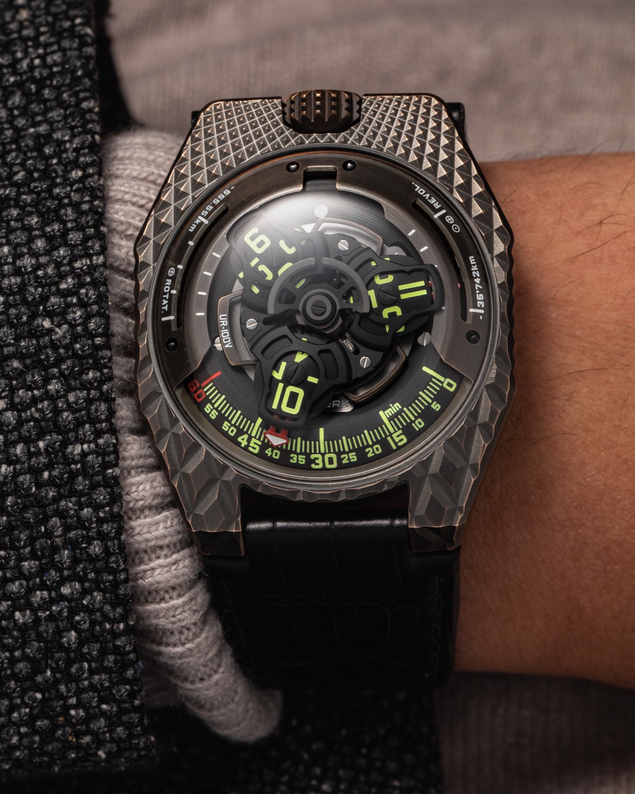 URWERK UR-100V T-Rex