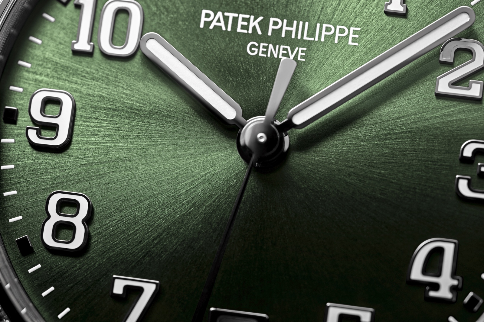 Patek Philippe Twenty-4 2021 - 7300/1200A detail 3