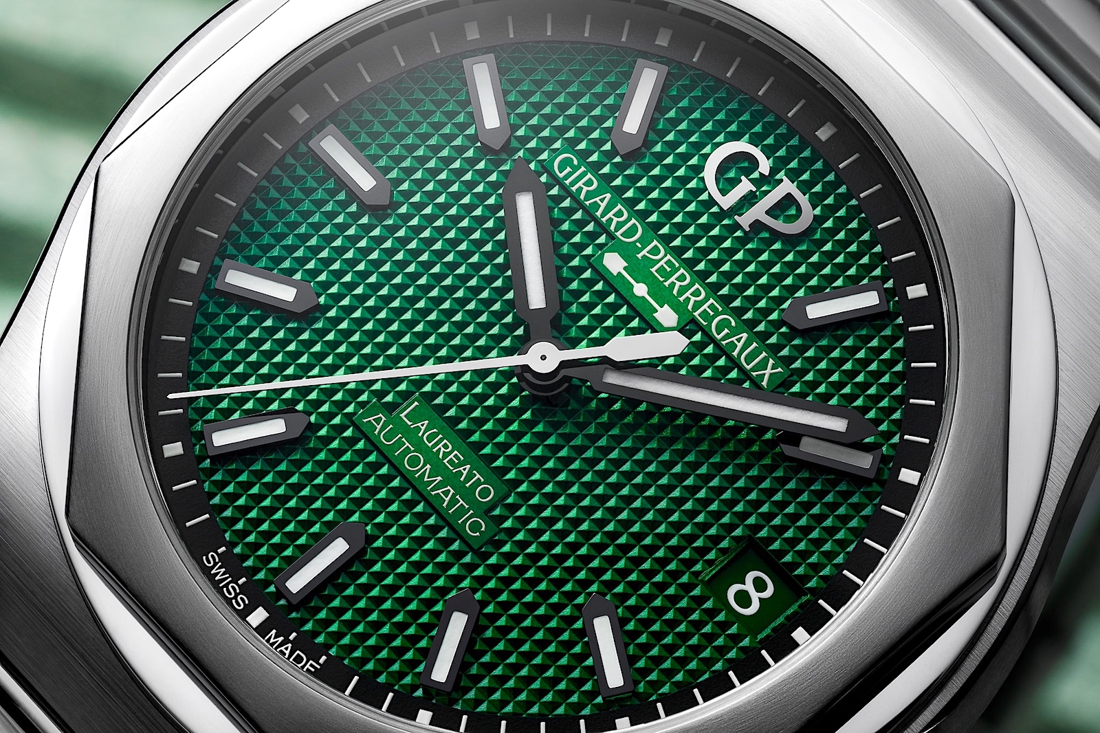 Girard-Perregaux Laureato 42 mm Green - dial