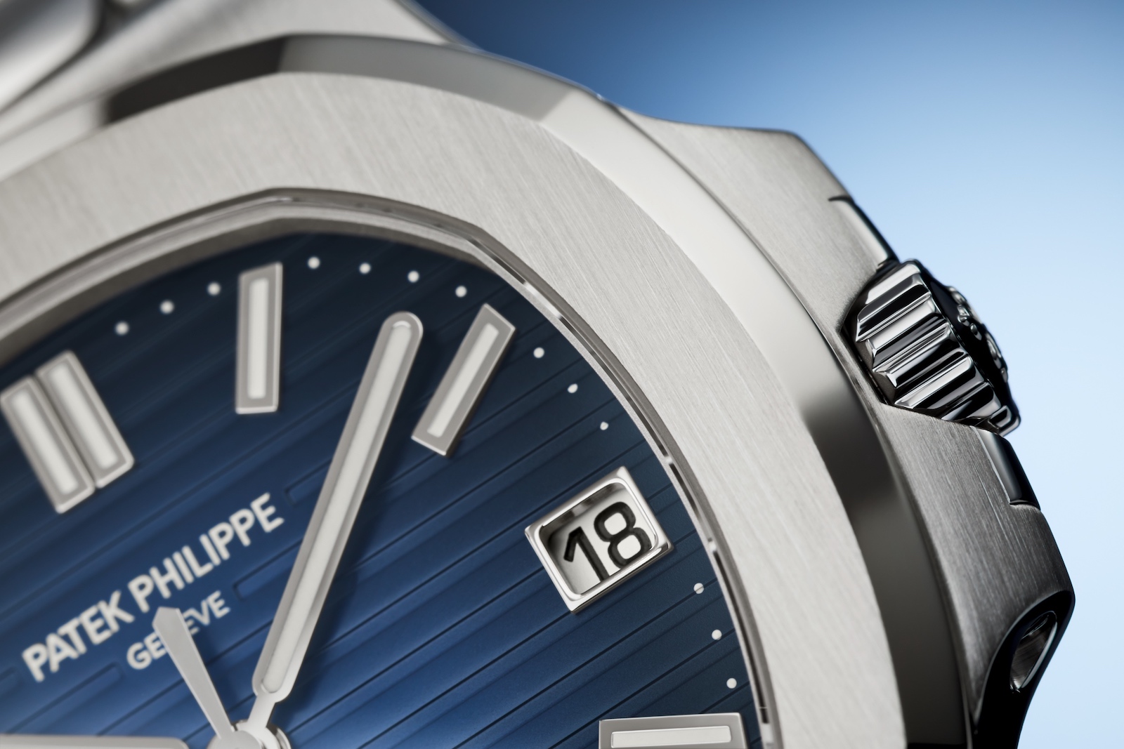 Patek Philippe Nautilus 5811:1G - dial date