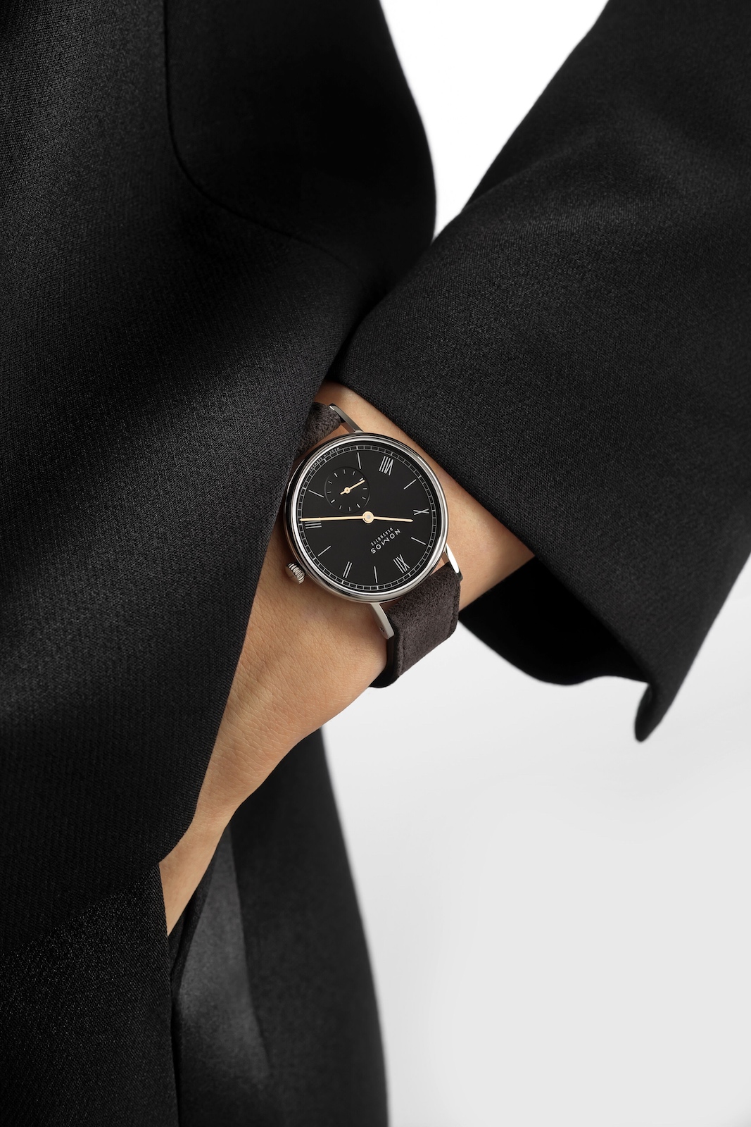 Nomos Ludwig 33 Noir - lifestyle 01