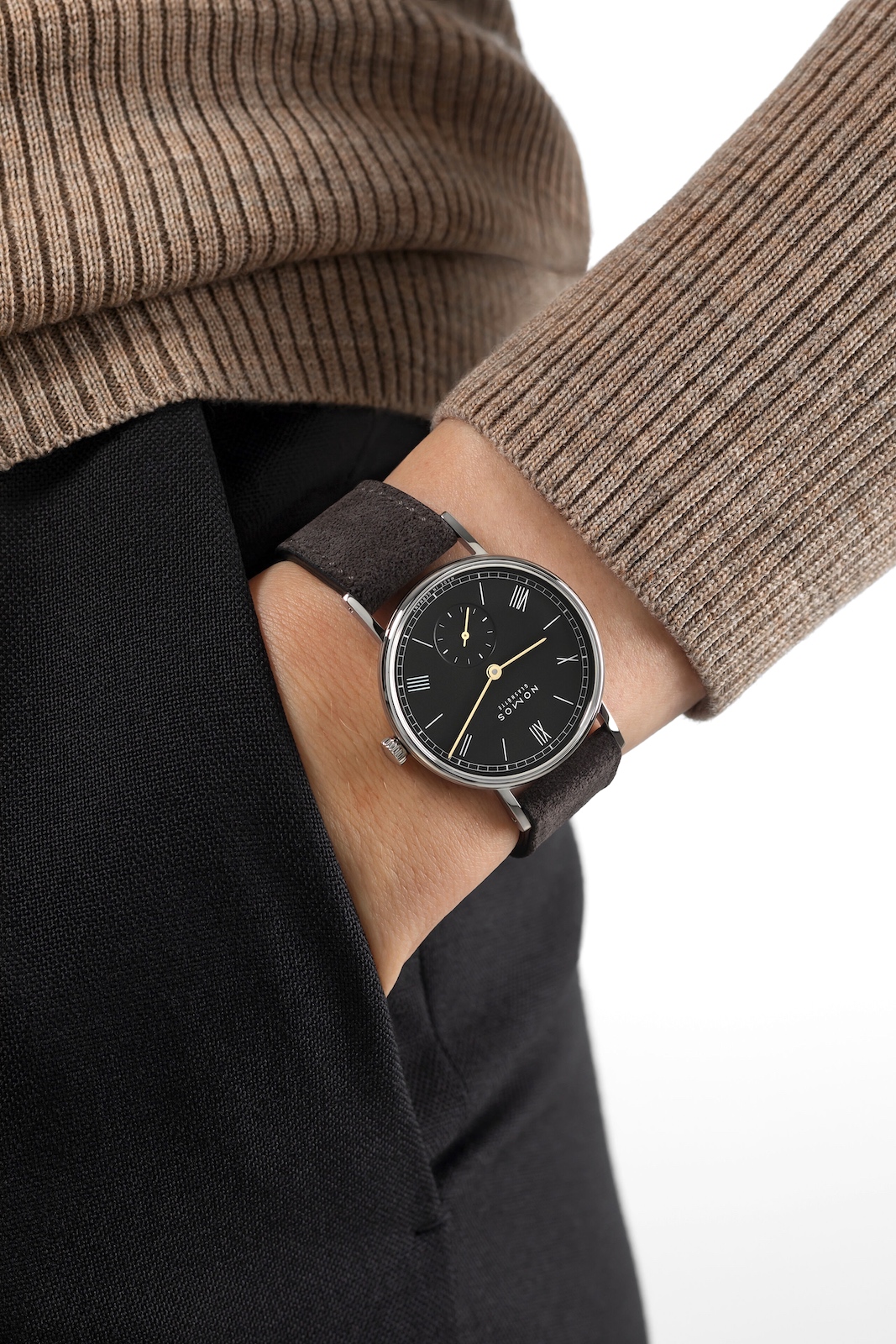Nomos Ludwig 33 Noir - lifestyle 02