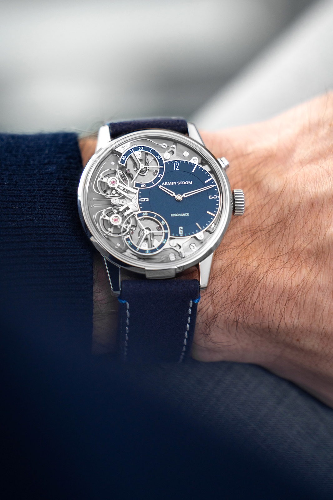Armin Strom Mirrored Force Resonance Manufacture Edition Blue - lifestyle
