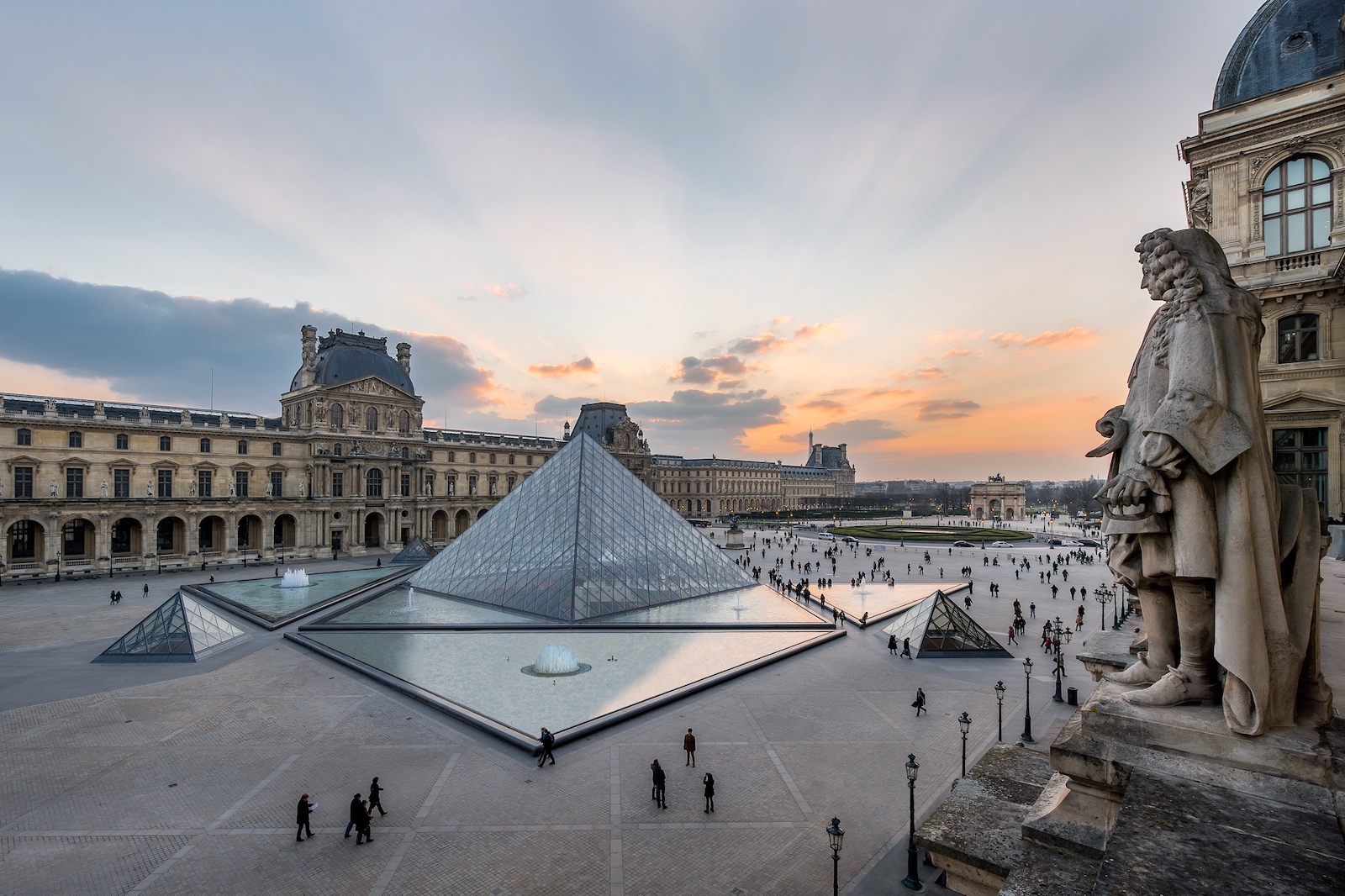 Pyramide du Louvre