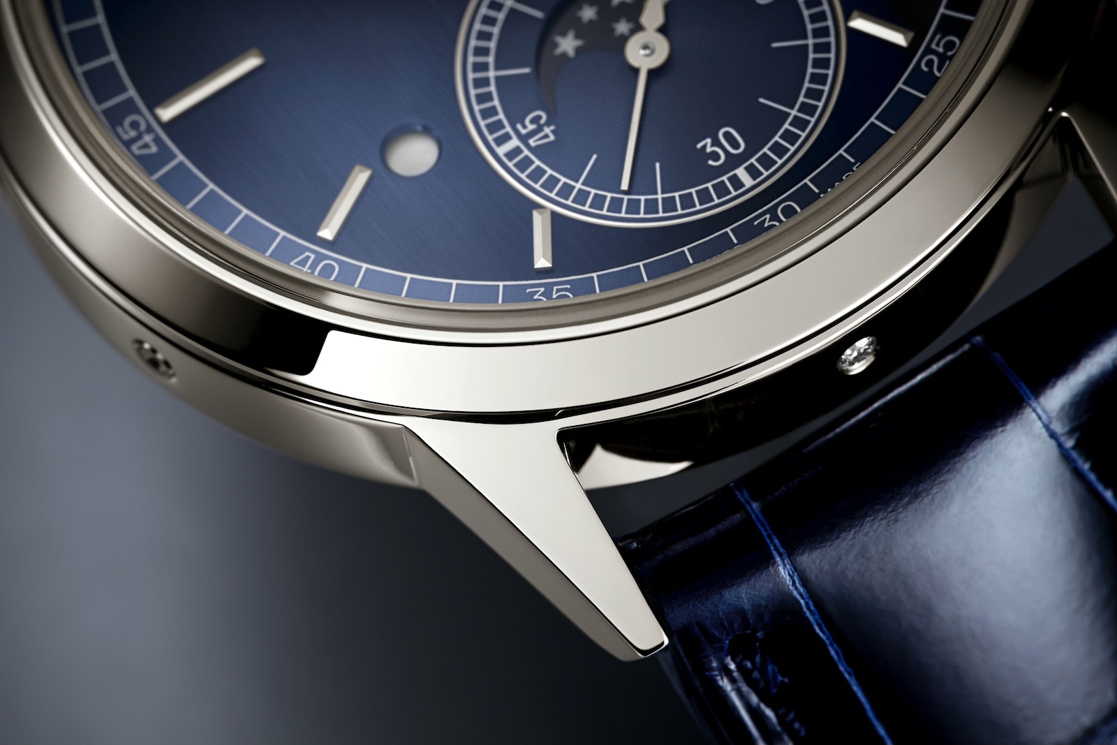 Patek Philippe 5236P In-Line Perpetual Calendar - case diamond
