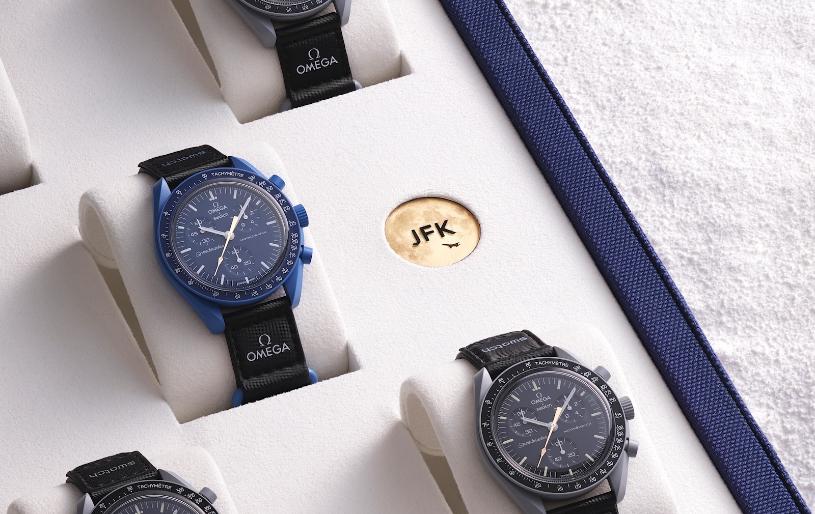 Omega MoonSwatch Moonshine Gold suitcases - detalle