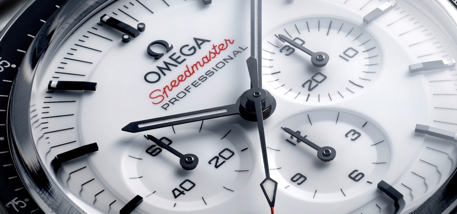 Omega Speedmaster Moonwatch White Dial; un icono elegante