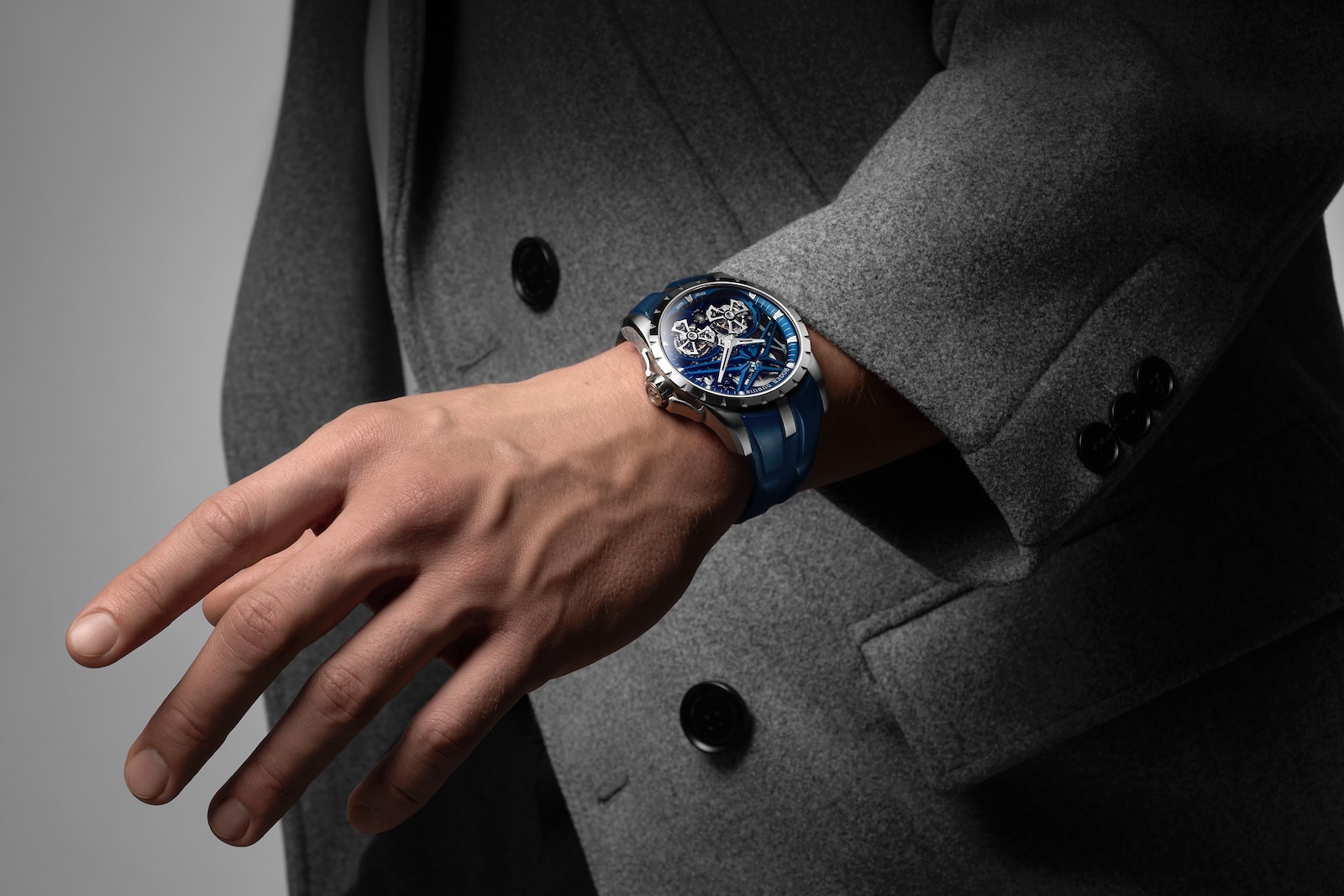Roger Dubuis Excalibur Double Tourbillon Cobalt Chrome - lifestyle