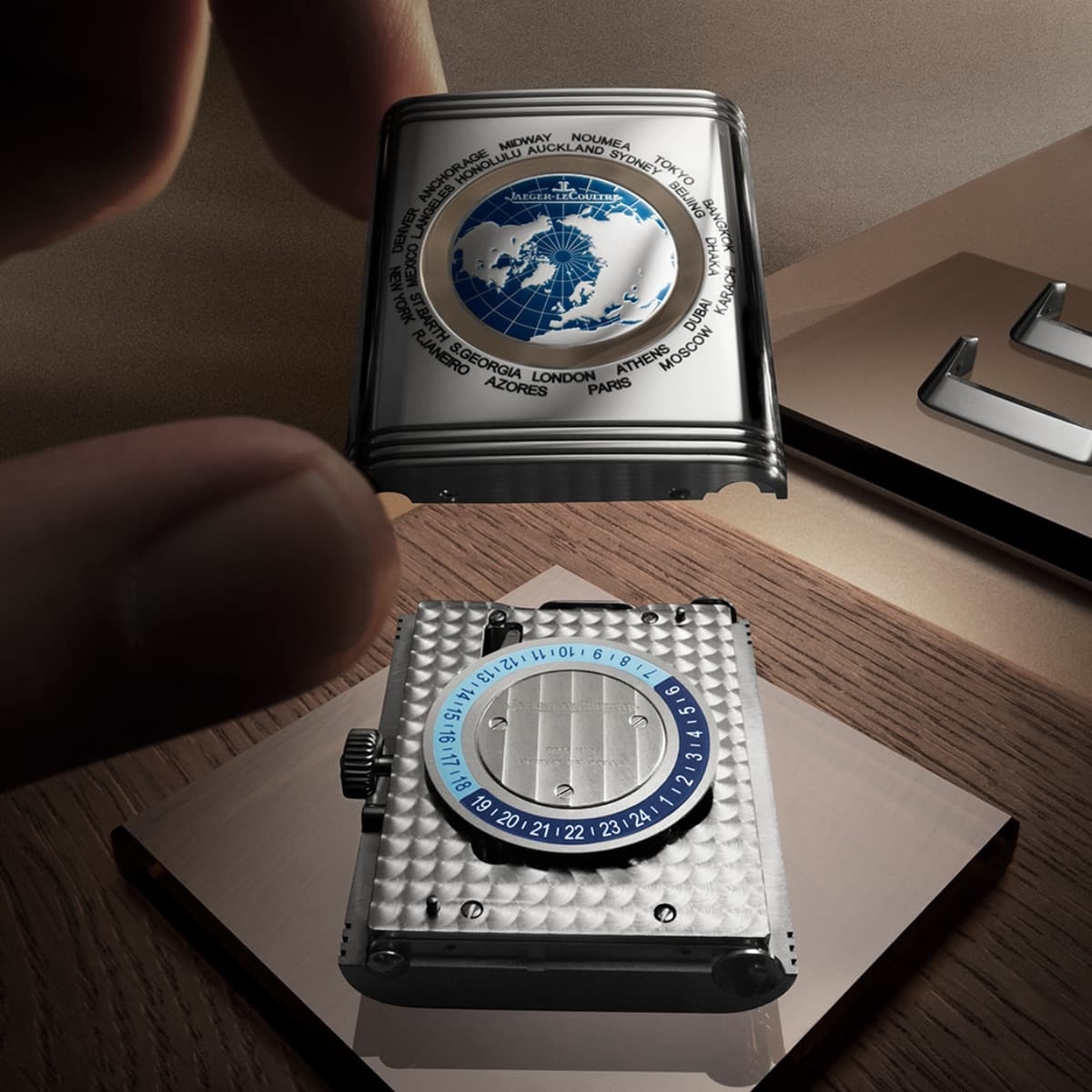 Jaeger-LeCoultre Reverso Tribute Geographic - dial B disco