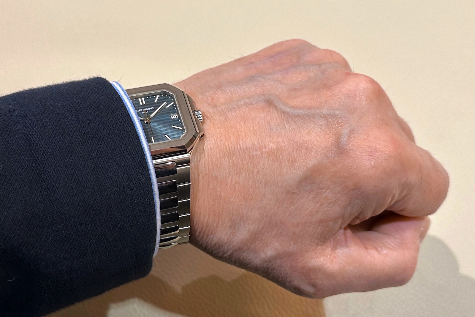 Patek Philippe Cubitus 7128G lifestyle 01-1600