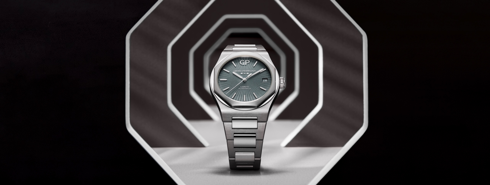 Girard-Perregaux Laureato 42 mm Infinite Grey