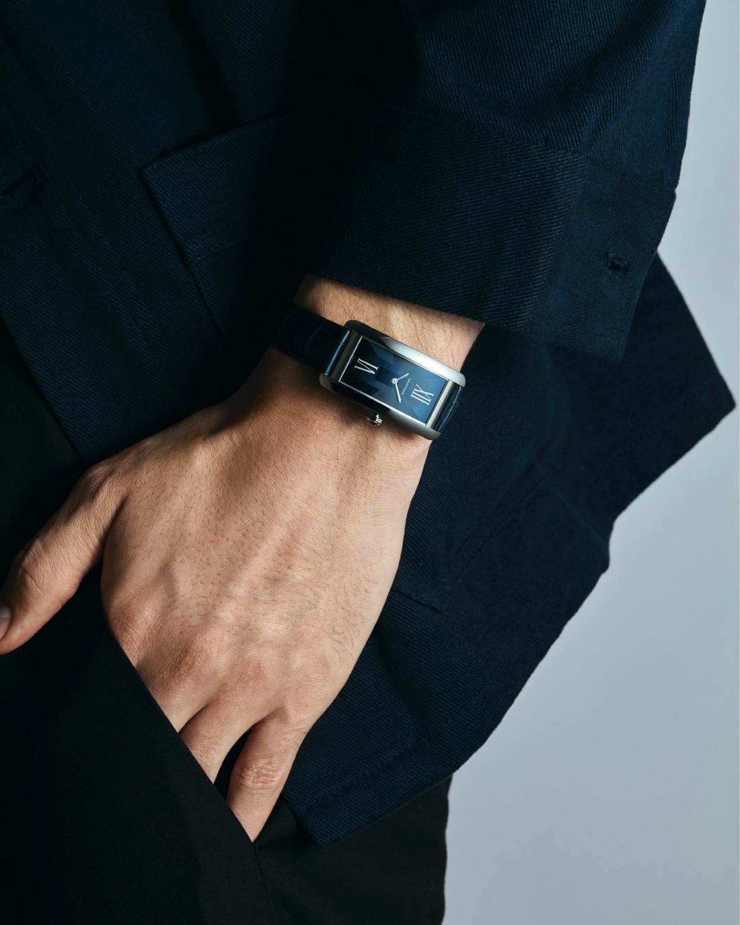 Cartier Tank Americaine Limited Edition - lifestyle
