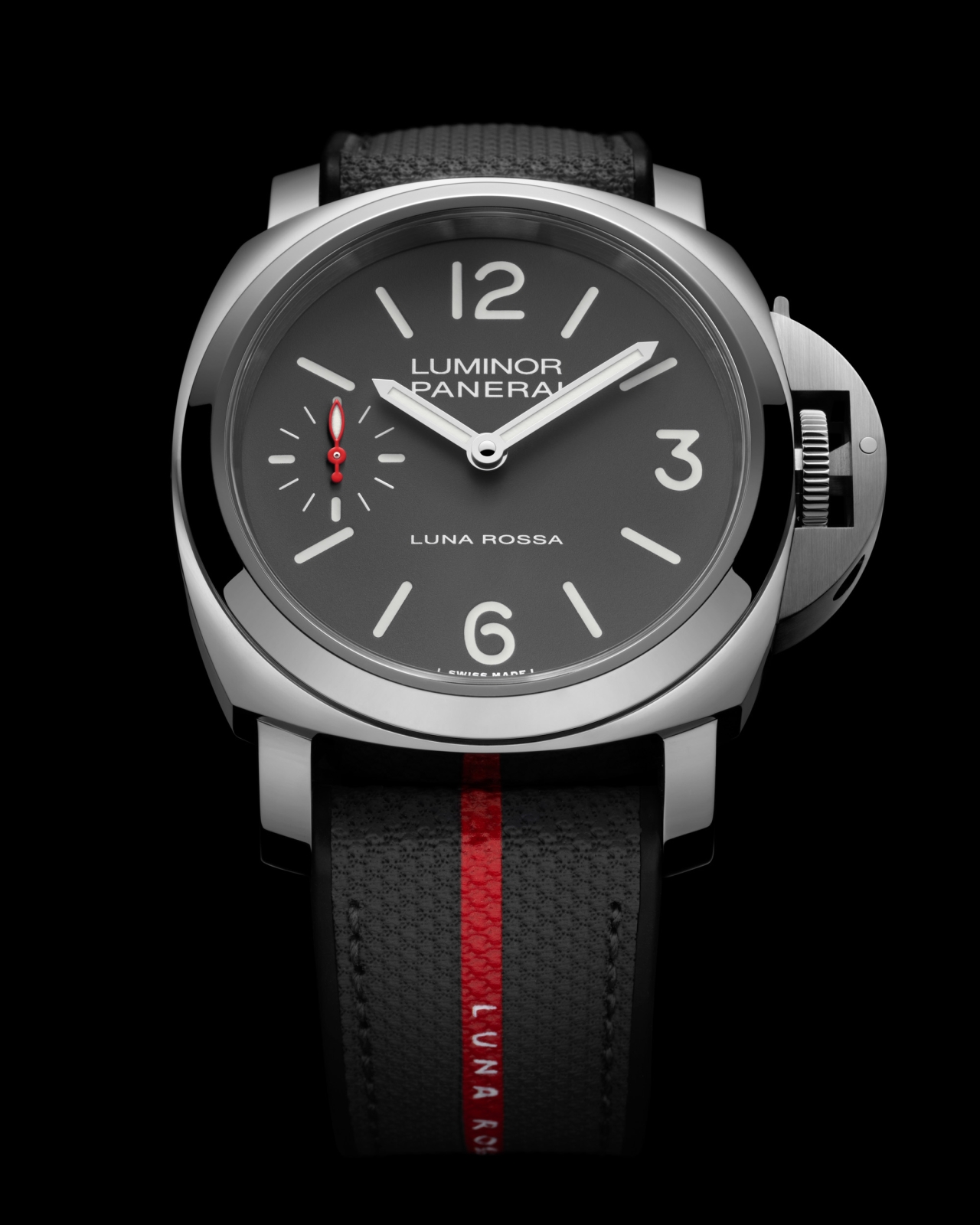 Panerai Luminor Luna Rossa PAM01653-02