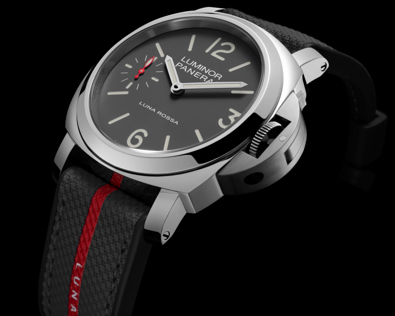 Panerai Luminor Luna Rossa PAM01653-04