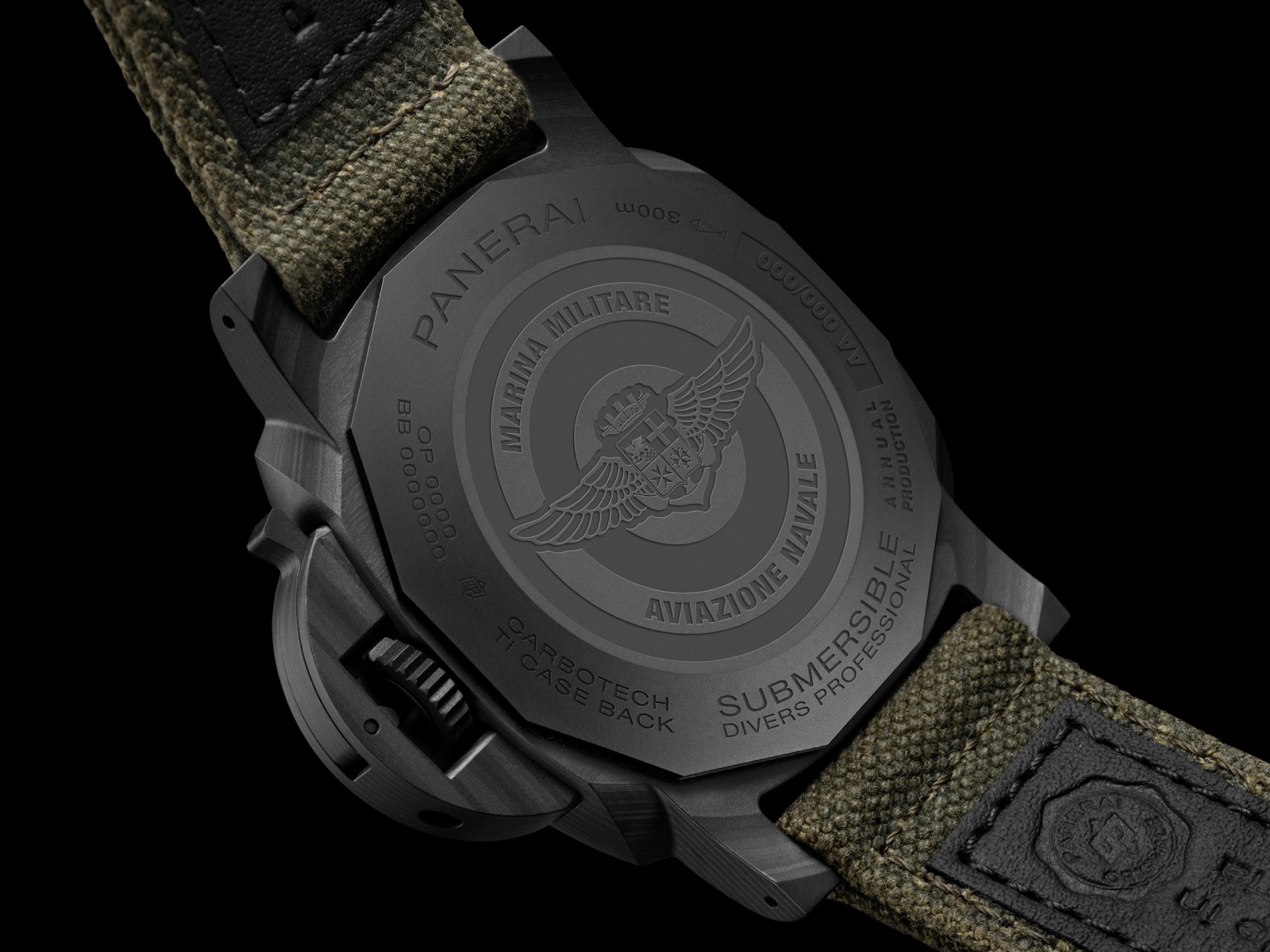 Panerai Submersible Marina Militare Carbotech PAM01698_03