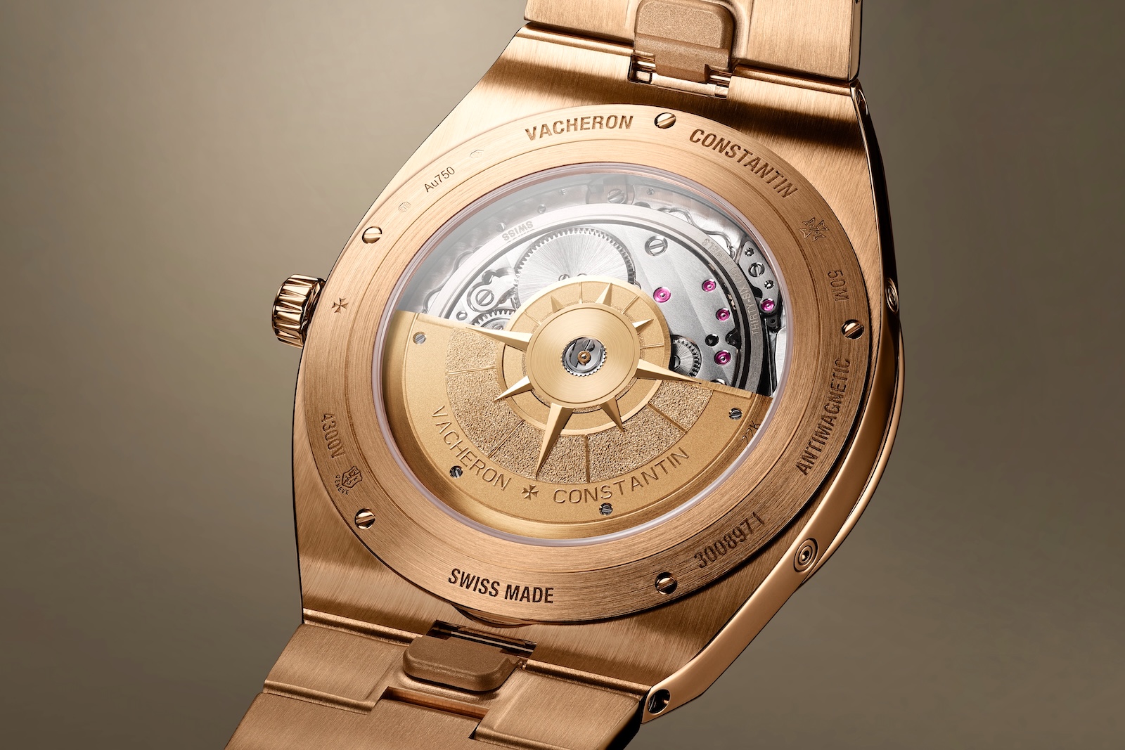 Vacheron Constantin Overseas Perpetual Calendar Ultra-Thin 2025 - gold caseback