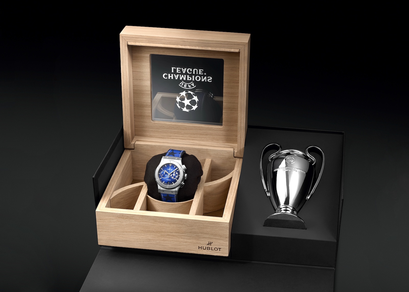 Hublot y Kylian Mbappé - Classic Fusion Chronograph UEFA Champions League Titanium - box