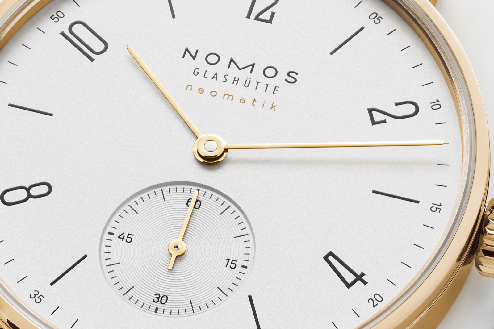 Nomos Tangente Gold Neomatik _03