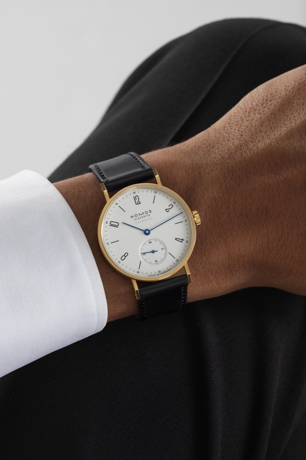 Nomos Tangente Gold Neomatik _06
