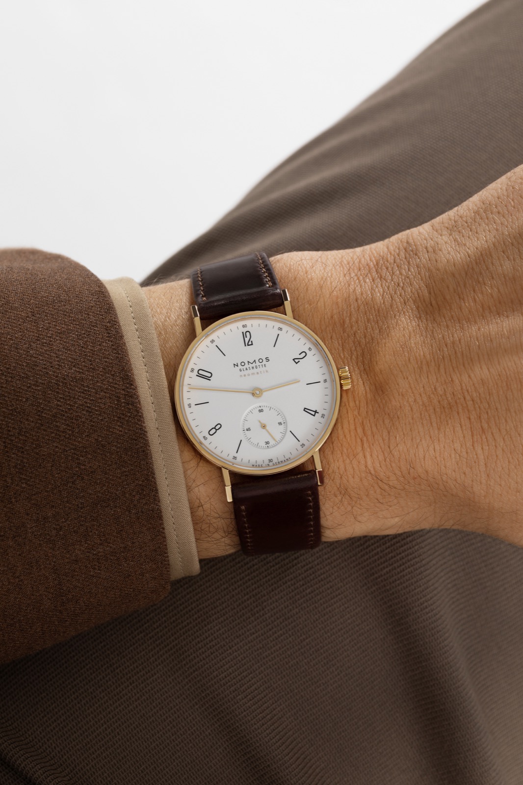 Nomos Tangente Gold Neomatik _08