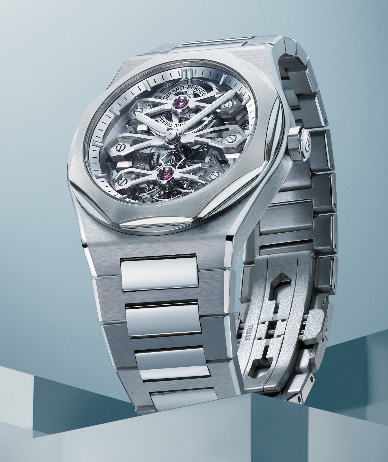 Girard-Perregaux Laureato Three Gold Bridges_01