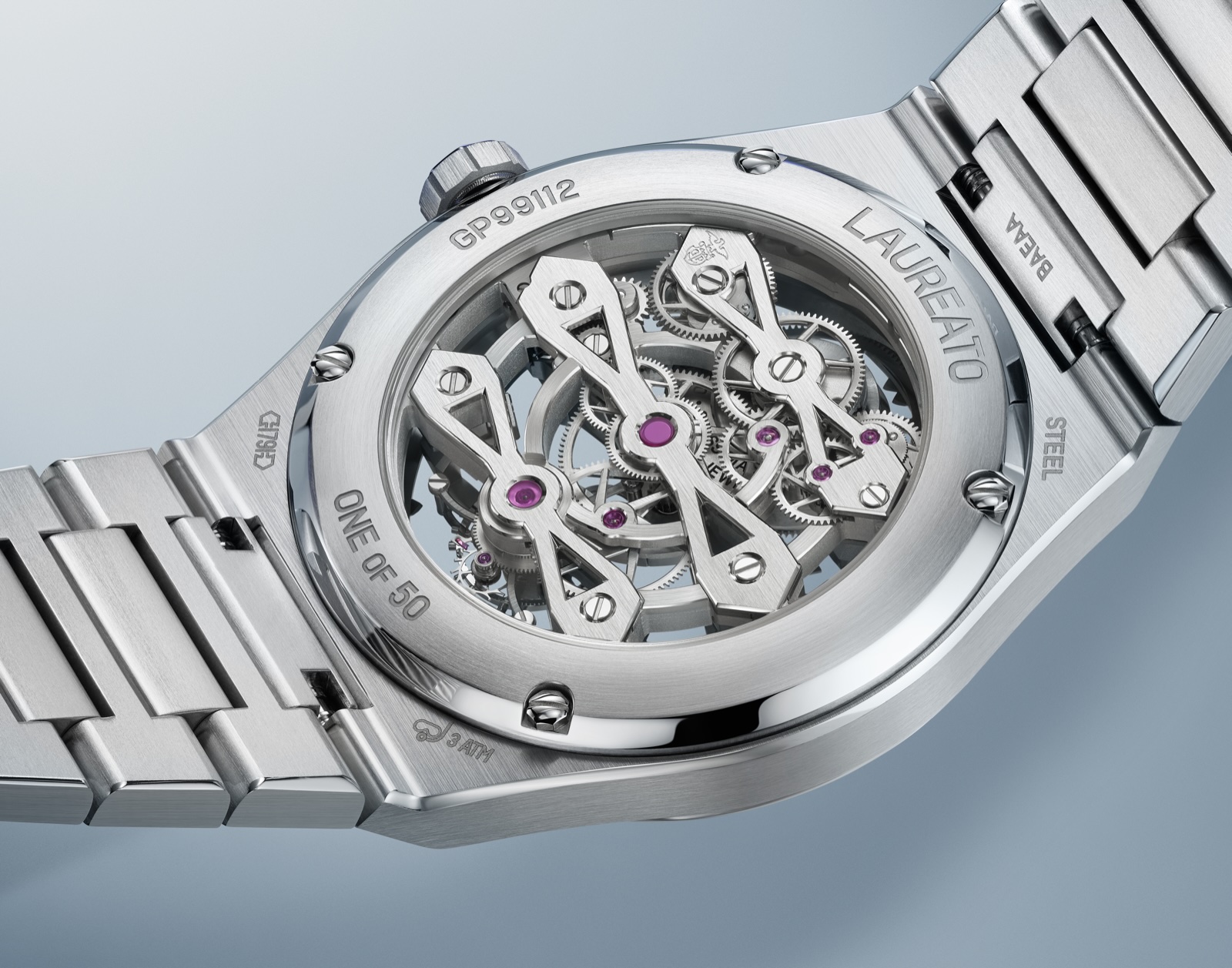 Girard-Perregaux Laureato Three Gold Bridges_07