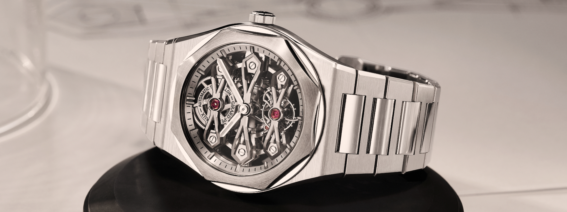 Girard-Perregaux Laureato Three Gold Bridges-cover