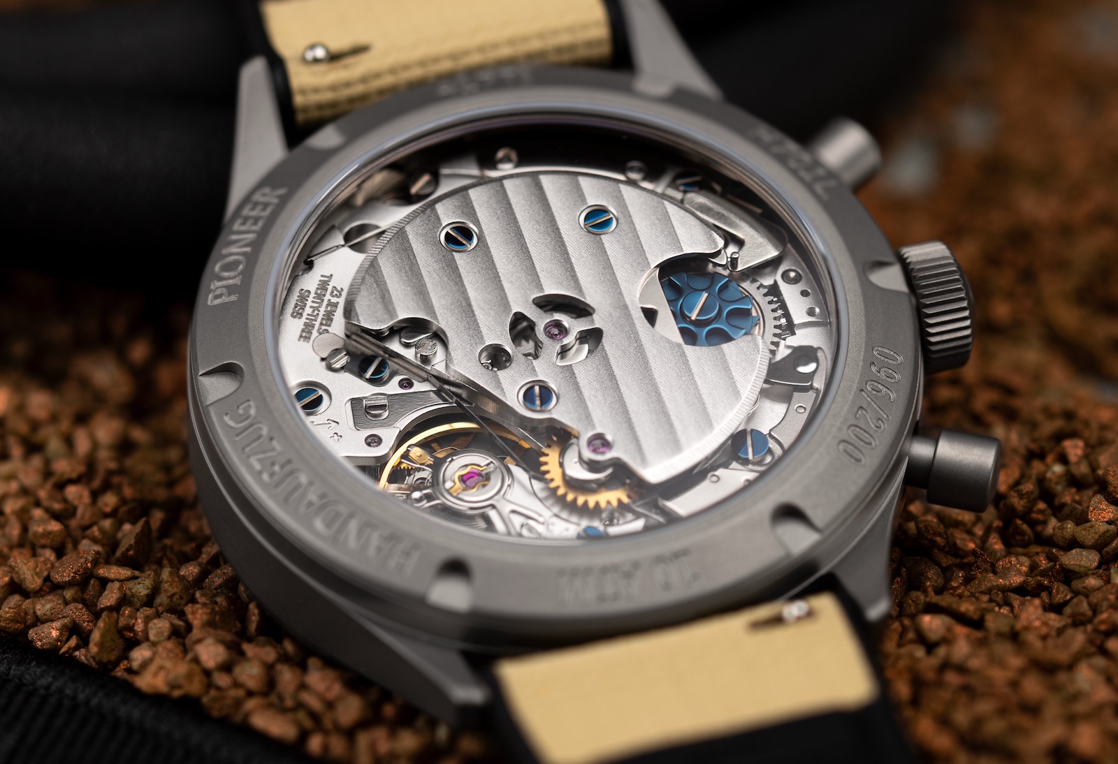 Hanhart 417 TI Desert Pilot - caseback