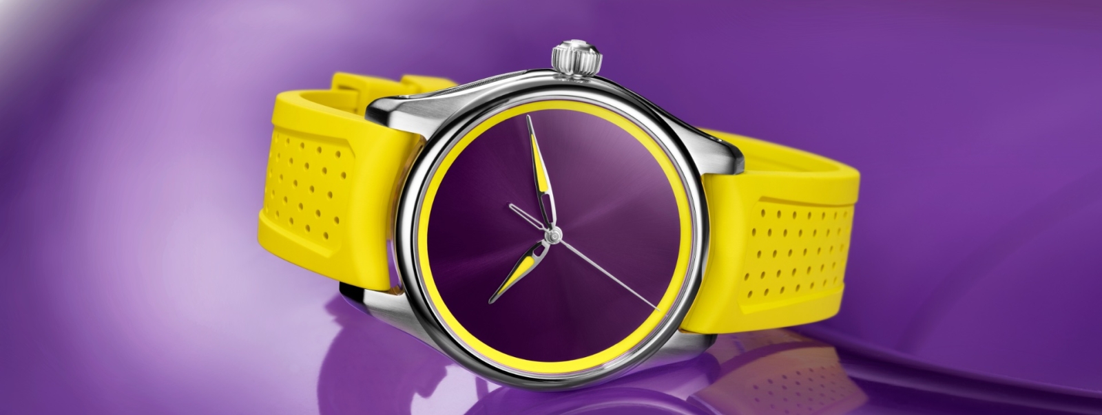 H. Moser & Cie. Pioneer Centre Seconds Sun Berry