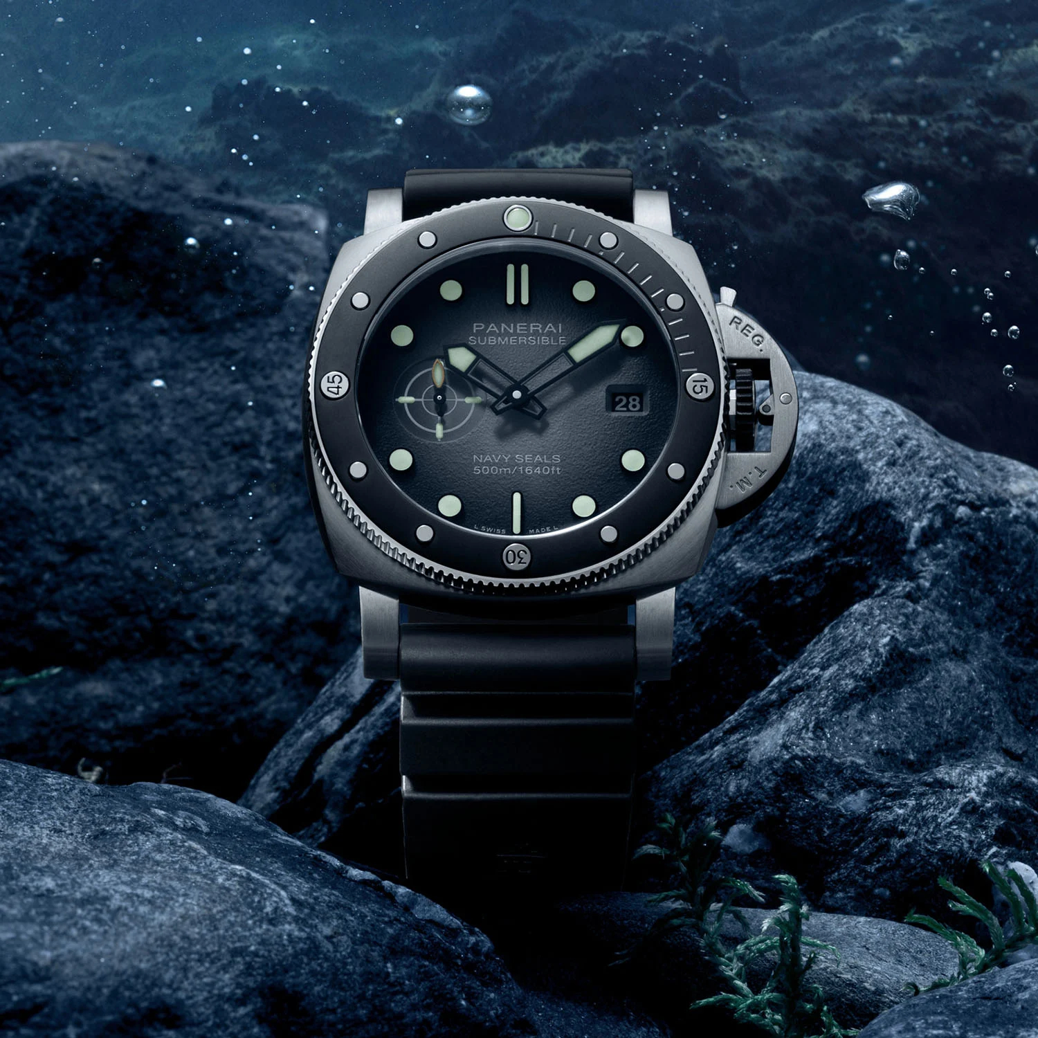 Panerai Submersible Navy SEALs PAM01738_06